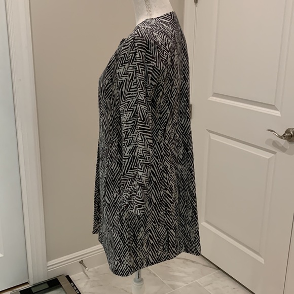 CAbi Printed Jacket in light blue and darker size m - Picture 3 of 8